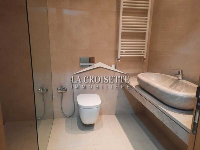 Triplex S+5 avec piscine à La Soukra